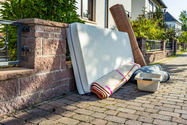 Best Yard Waste Removal  in Roslyn, NY
